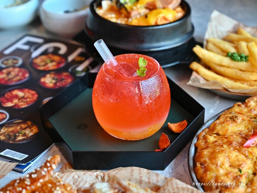 台中市西區FOND 訪韓國傳統豆腐鍋|台中最潮韓式料理,網美夜店風,好吃又好拍,五月底前完成活動享調酒買一送一