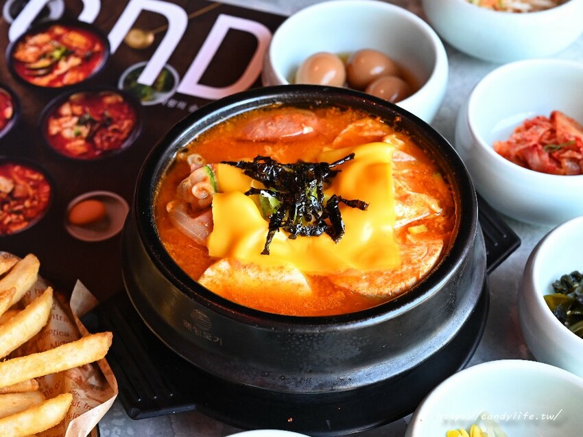 台中市西區FOND 訪韓國傳統豆腐鍋|台中最潮韓式料理,網美夜店風,好吃又好拍,五月底前完成活動享調酒買一送一