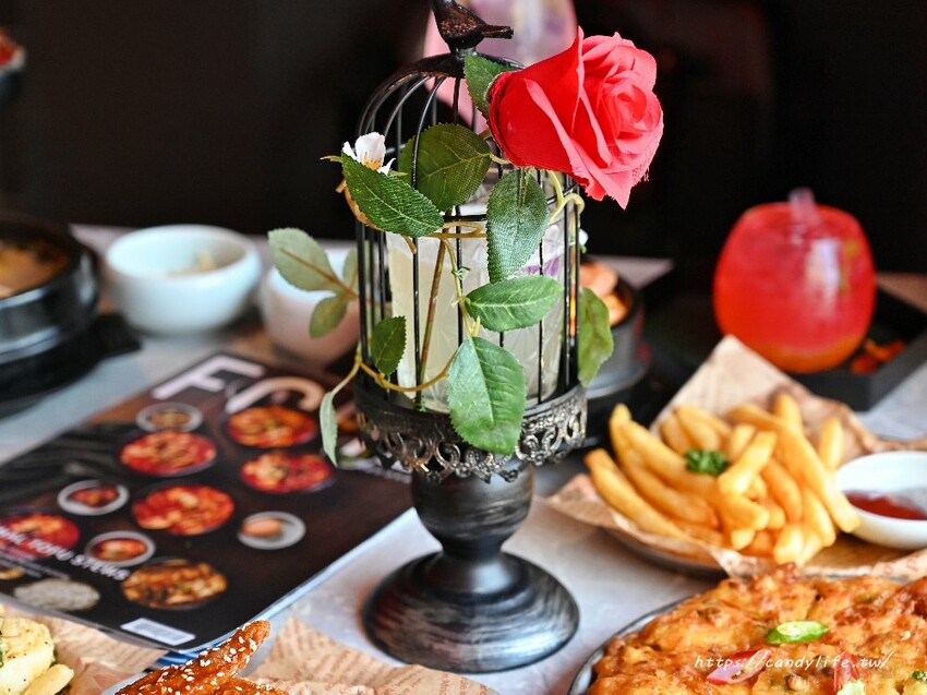 台中市西區FOND 訪韓國傳統豆腐鍋|台中最潮韓式料理,網美夜店風,好吃又好拍,五月底前完成活動享調酒買一送一