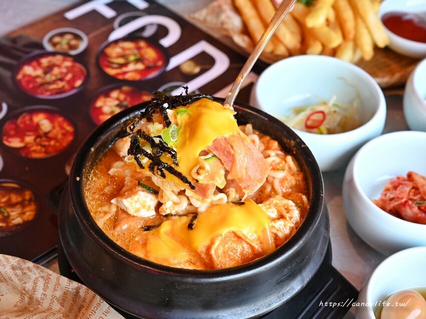 台中市西區FOND 訪韓國傳統豆腐鍋|台中最潮韓式料理,網美夜店風,好吃又好拍,五月底前完成活動享調酒買一送一