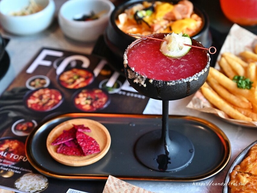 台中市西區FOND 訪韓國傳統豆腐鍋|台中最潮韓式料理,網美夜店風,好吃又好拍,五月底前完成活動享調酒買一送一