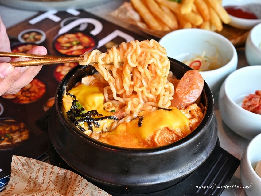 台中市西區FOND 訪韓國傳統豆腐鍋|台中最潮韓式料理,網美夜店風,好吃又好拍,五月底前完成活動享調酒買一送一