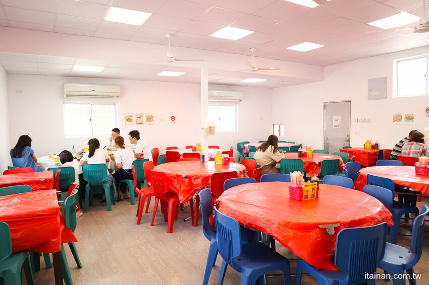 好吃又便宜!生魚片一片5元我還不吃爆!後壁湖海鮮必吃這家「後壁湖上安活海鮮」活跳跳生猛海鮮熱炒口味好、有專屬停車場 @台南好Food遊