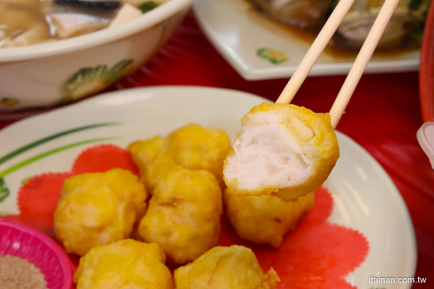 好吃又便宜!生魚片一片5元我還不吃爆!後壁湖海鮮必吃這家「後壁湖上安活海鮮」活跳跳生猛海鮮熱炒口味好、有專屬停車場 @台南好Food遊