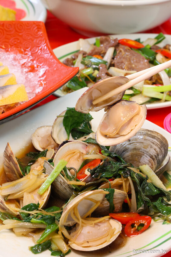 好吃又便宜!生魚片一片5元我還不吃爆!後壁湖海鮮必吃這家「後壁湖上安活海鮮」活跳跳生猛海鮮熱炒口味好、有專屬停車場 @台南好Food遊