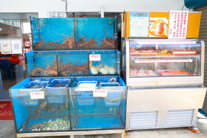 好吃又便宜!生魚片一片5元我還不吃爆!後壁湖海鮮必吃這家「後壁湖上安活海鮮」活跳跳生猛海鮮熱炒口味好、有專屬停車場 @台南好Food遊