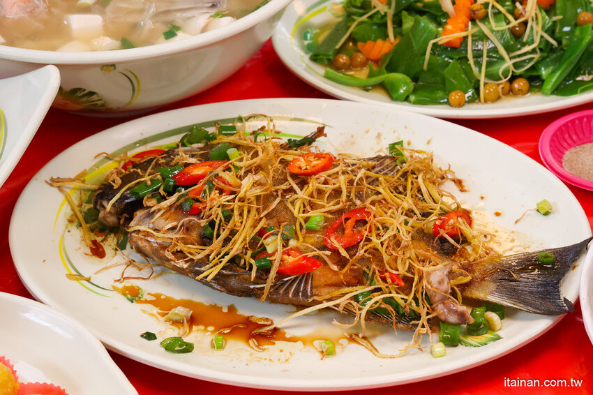 好吃又便宜!生魚片一片5元我還不吃爆!後壁湖海鮮必吃這家「後壁湖上安活海鮮」活跳跳生猛海鮮熱炒口味好、有專屬停車場 @台南好Food遊