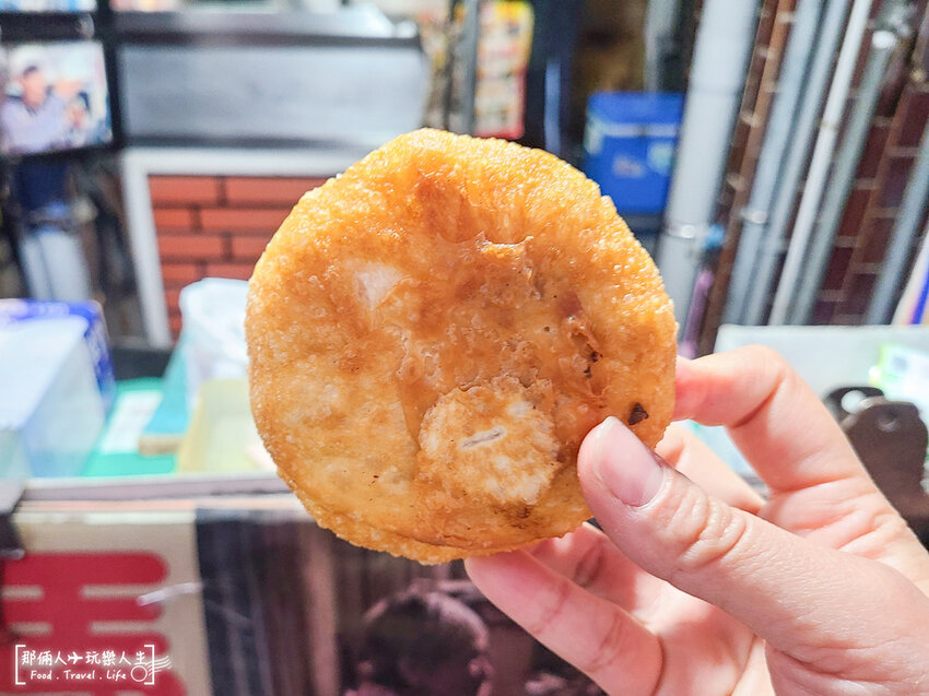 這間餡餅超爆漿，一不小心就會燙到嘴巴～