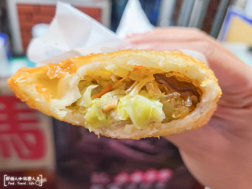 這間餡餅超爆漿，一不小心就會燙到嘴巴～