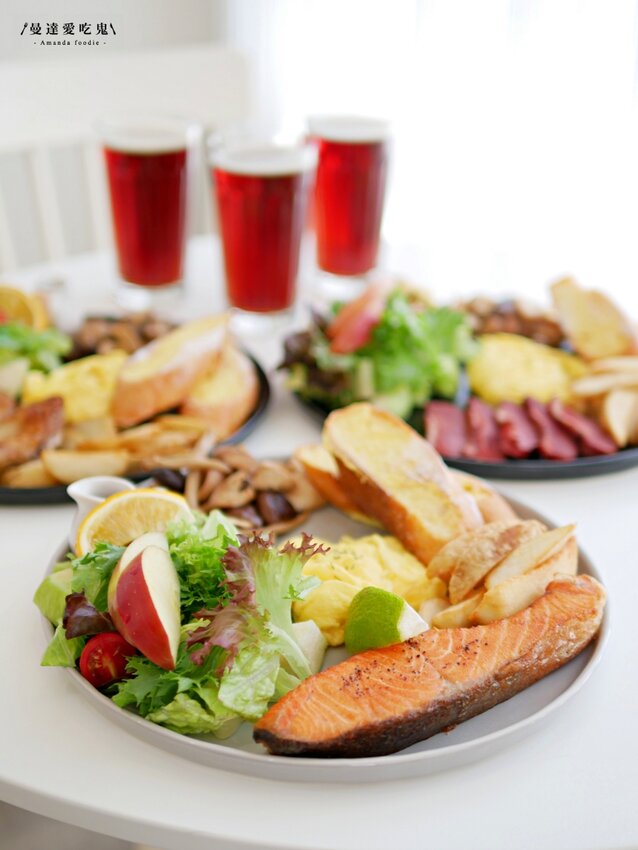 台南早午餐推薦｜外酥內嫩的迷迭香雞腿吃起來『康晨手作廚房』隱藏在巷子裡的神美韓系早午餐 - 曼達愛吃鬼