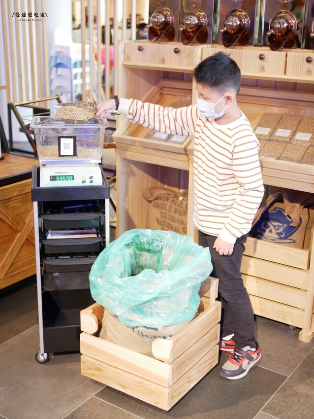 一日咖啡烘豆師體驗『Dyc打咖啡(永康新總圖店)』自己的咖啡豆自己烘,台南總圖絕美午茶空間推薦!台南美食|永康美食|台南下午茶 - 曼達愛吃鬼