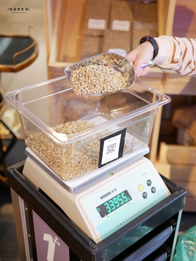 一日咖啡烘豆師體驗『Dyc打咖啡(永康新總圖店)』自己的咖啡豆自己烘,台南總圖絕美午茶空間推薦!台南美食|永康美食|台南下午茶 - 曼達愛吃鬼