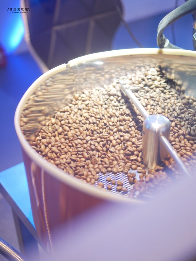 一日咖啡烘豆師體驗『Dyc打咖啡(永康新總圖店)』自己的咖啡豆自己烘,台南總圖絕美午茶空間推薦!台南美食|永康美食|台南下午茶 - 曼達愛吃鬼