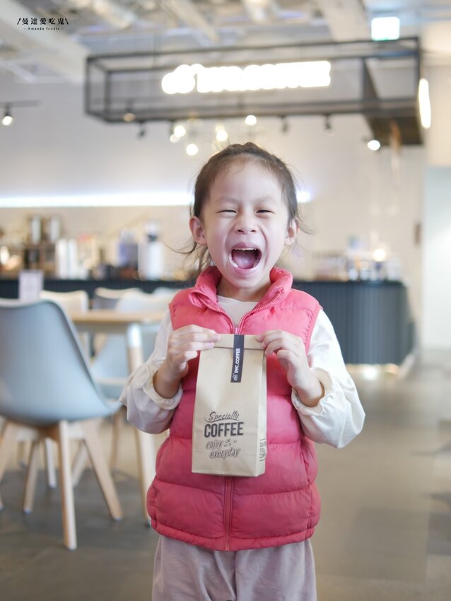 一日咖啡烘豆師體驗『Dyc打咖啡(永康新總圖店)』自己的咖啡豆自己烘,台南總圖絕美午茶空間推薦!台南美食|永康美食|台南下午茶 - 曼達愛吃鬼