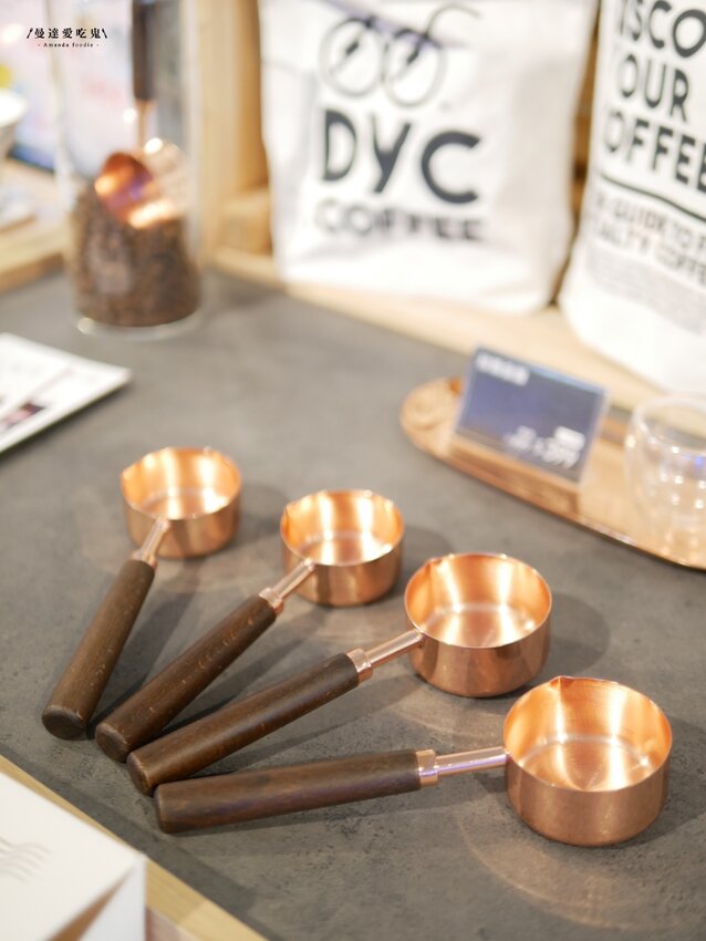 一日咖啡烘豆師體驗『Dyc打咖啡(永康新總圖店)』自己的咖啡豆自己烘,台南總圖絕美午茶空間推薦!台南美食|永康美食|台南下午茶 - 曼達愛吃鬼