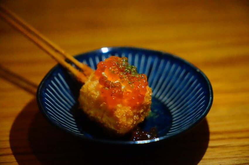 【攝食 串炸專門店】新竹道地日式居酒屋串炸專賣 獨門日式新竹才有！ 新竹美食/宵夜/居酒屋/約會/聚餐 - Cutier吃飯中 串炸一點都不簡單，不論是單吃或是沾醬都是味蕾饗宴！