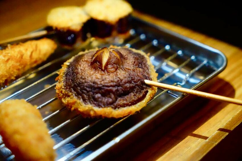 【攝食 串炸專門店】新竹道地日式居酒屋串炸專賣 獨門日式新竹才有！ 新竹美食/宵夜/居酒屋/約會/聚餐 - Cutier吃飯中 串炸一點都不簡單，不論是單吃或是沾醬都是味蕾饗宴！