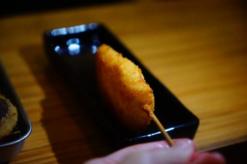 【攝食 串炸專門店】新竹道地日式居酒屋串炸專賣 獨門日式新竹才有！ 新竹美食/宵夜/居酒屋/約會/聚餐 - Cutier吃飯中 串炸一點都不簡單，不論是單吃或是沾醬都是味蕾饗宴！