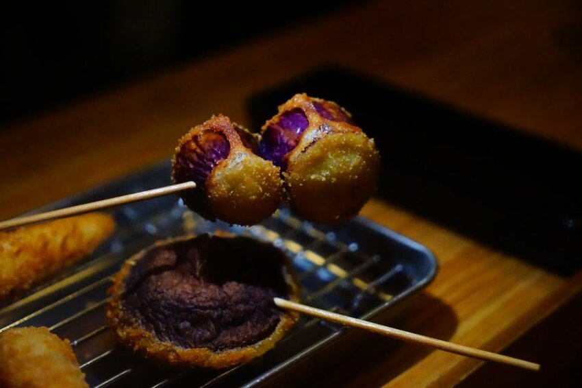 【攝食 串炸專門店】新竹道地日式居酒屋串炸專賣 獨門日式新竹才有！ 新竹美食/宵夜/居酒屋/約會/聚餐 - Cutier吃飯中 串炸一點都不簡單，不論是單吃或是沾醬都是味蕾饗宴！