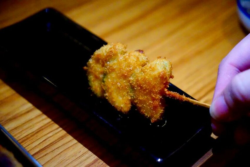 【攝食 串炸專門店】新竹道地日式居酒屋串炸專賣 獨門日式新竹才有！ 新竹美食/宵夜/居酒屋/約會/聚餐 - Cutier吃飯中 串炸一點都不簡單，不論是單吃或是沾醬都是味蕾饗宴！