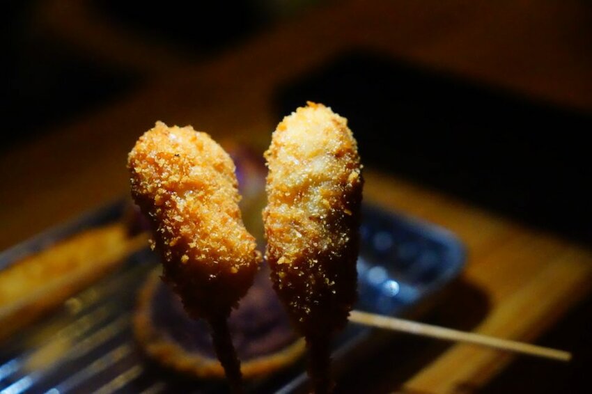 【攝食 串炸專門店】新竹道地日式居酒屋串炸專賣 獨門日式新竹才有！ 新竹美食/宵夜/居酒屋/約會/聚餐 - Cutier吃飯中 串炸一點都不簡單，不論是單吃或是沾醬都是味蕾饗宴！