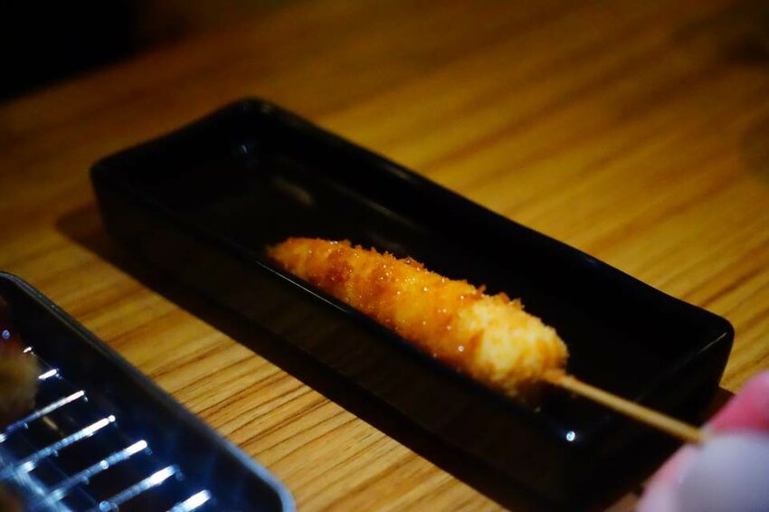 【攝食 串炸專門店】新竹道地日式居酒屋串炸專賣 獨門日式新竹才有！ 新竹美食/宵夜/居酒屋/約會/聚餐 - Cutier吃飯中 串炸一點都不簡單，不論是單吃或是沾醬都是味蕾饗宴！