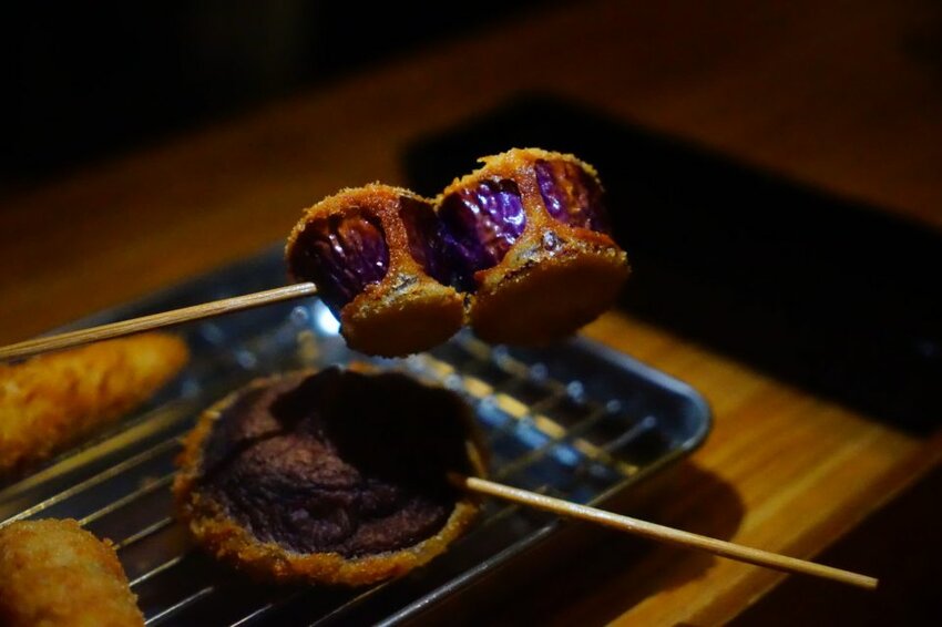 【攝食 串炸專門店】新竹道地日式居酒屋串炸專賣 獨門日式新竹才有！ 新竹美食/宵夜/居酒屋/約會/聚餐 - Cutier吃飯中 串炸一點都不簡單，不論是單吃或是沾醬都是味蕾饗宴！