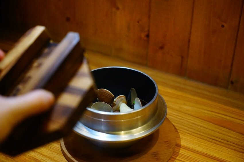 【攝食 串炸專門店】新竹道地日式居酒屋串炸專賣 獨門日式新竹才有！ 新竹美食/宵夜/居酒屋/約會/聚餐 - Cutier吃飯中 串炸一點都不簡單，不論是單吃或是沾醬都是味蕾饗宴！