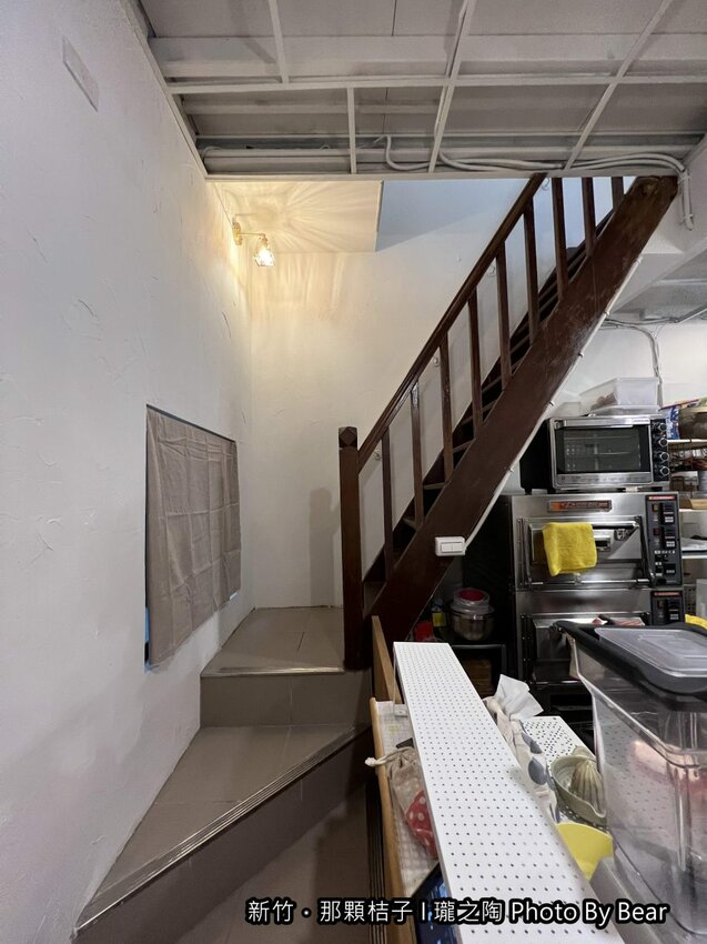 【新竹】「那顆桔子| 瓏之陶咖啡．有小陽台的文青老宅咖啡（手作甜點/戚風蛋糕/司康/鹹食/陶鍋手捻咖啡烘焙/單品咖啡喝到飽）」