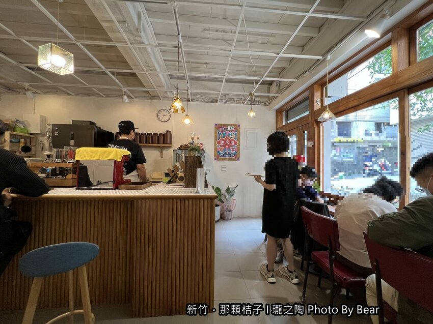 【新竹】「那顆桔子| 瓏之陶咖啡．有小陽台的文青老宅咖啡（手作甜點/戚風蛋糕/司康/鹹食/陶鍋手捻咖啡烘焙/單品咖啡喝到飽）」