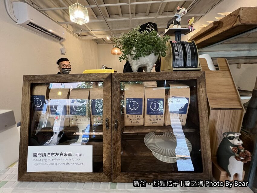 【新竹】「那顆桔子| 瓏之陶咖啡．有小陽台的文青老宅咖啡（手作甜點/戚風蛋糕/司康/鹹食/陶鍋手捻咖啡烘焙/單品咖啡喝到飽）」