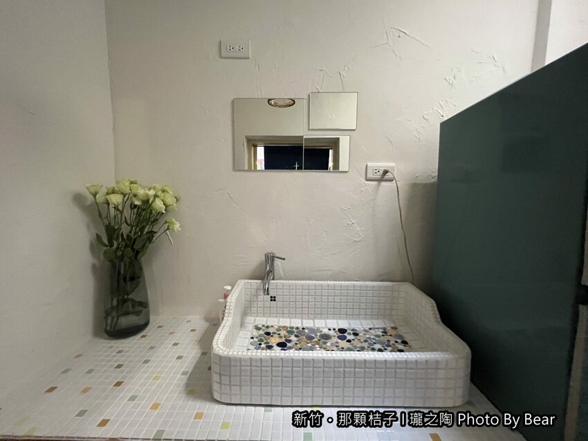 【新竹】「那顆桔子| 瓏之陶咖啡．有小陽台的文青老宅咖啡（手作甜點/戚風蛋糕/司康/鹹食/陶鍋手捻咖啡烘焙/單品咖啡喝到飽）」