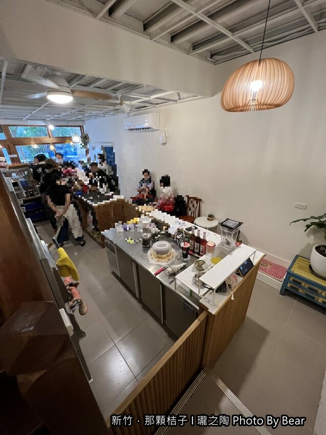 【新竹】「那顆桔子| 瓏之陶咖啡．有小陽台的文青老宅咖啡（手作甜點/戚風蛋糕/司康/鹹食/陶鍋手捻咖啡烘焙/單品咖啡喝到飽）」
