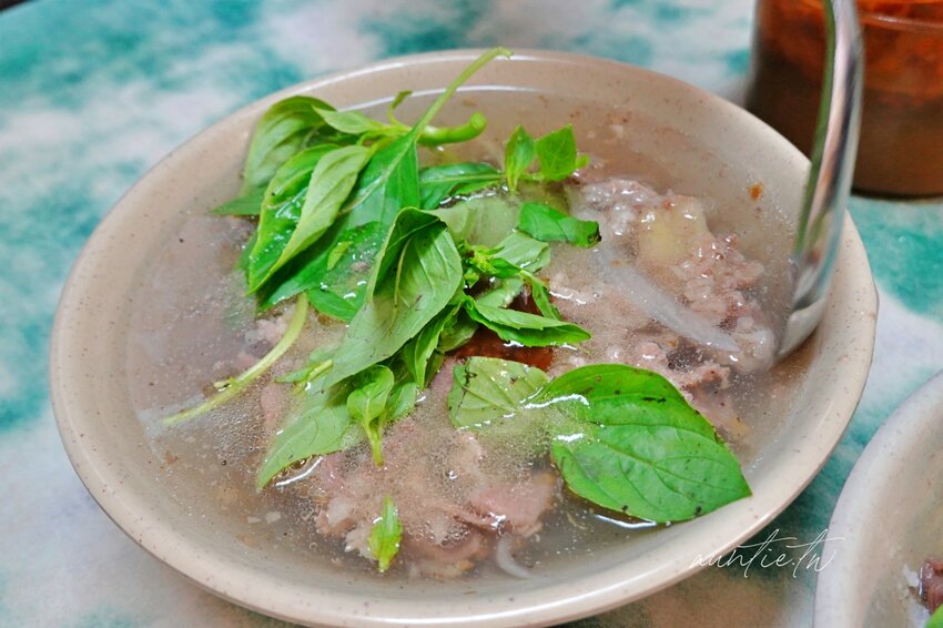 ▲捷運古亭站美食：阿榮羊肉飯，菜單有羊肉飯、羊肉羹、羊肉麵線等 /✡水晶安蹄✡ 提供、WalkerLand窩客島整理