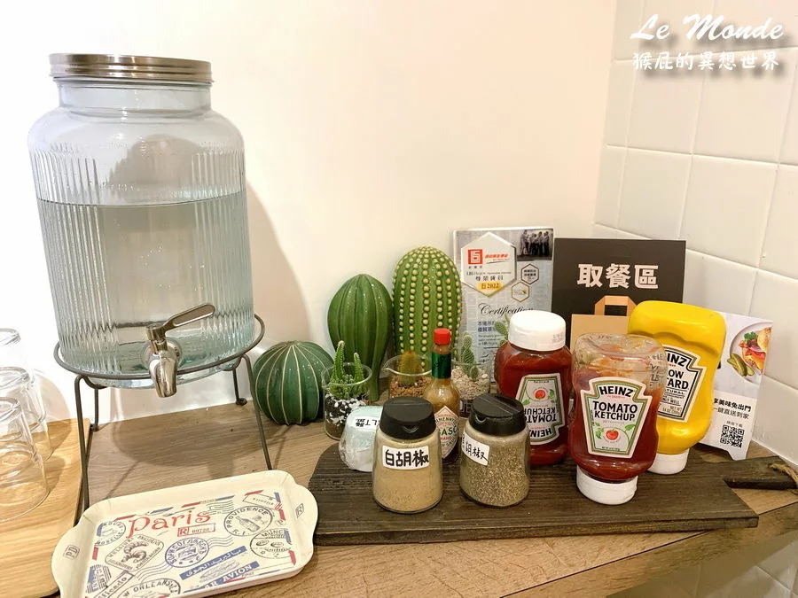 台中新開幕早午餐，季節限定櫻花系列飲品甜點好夢幻，被蜂蜜芥末鮪魚可頌驚艷到超好吃，還有可愛樹懶陪吃唷