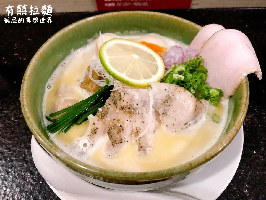 台中新開幕早午餐，季節限定櫻花系列飲品甜點好夢幻，被蜂蜜芥末鮪魚可頌驚艷到超好吃，還有可愛樹懶陪吃唷