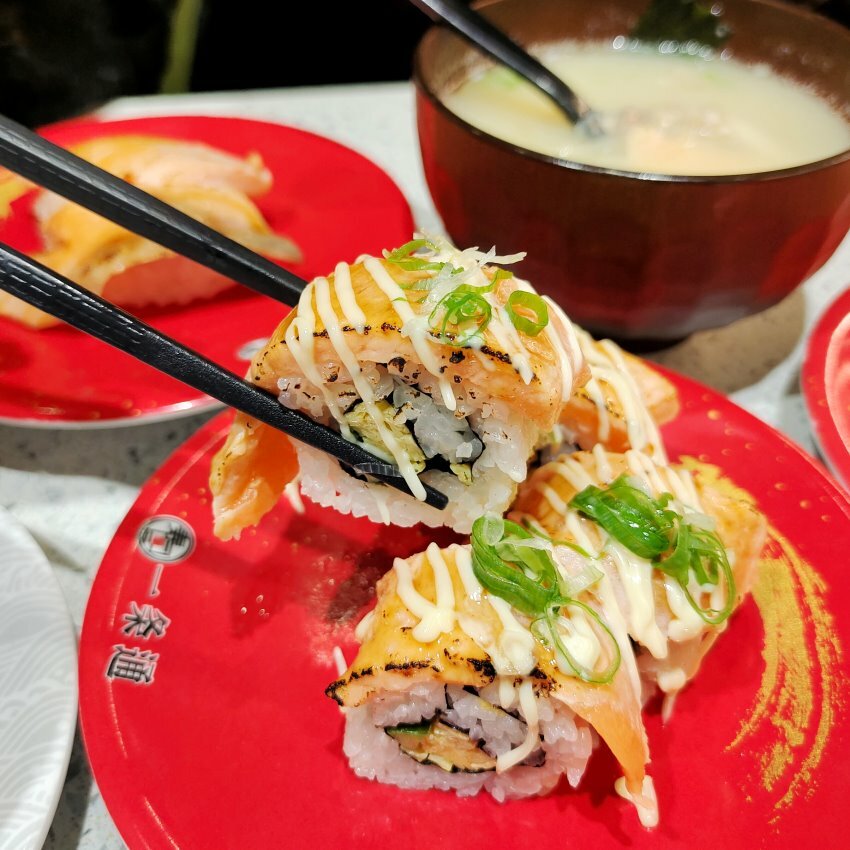 【桃園美食】一条通新幹線壽司.平板點餐、新幹線送餐!環球A19美食推薦!