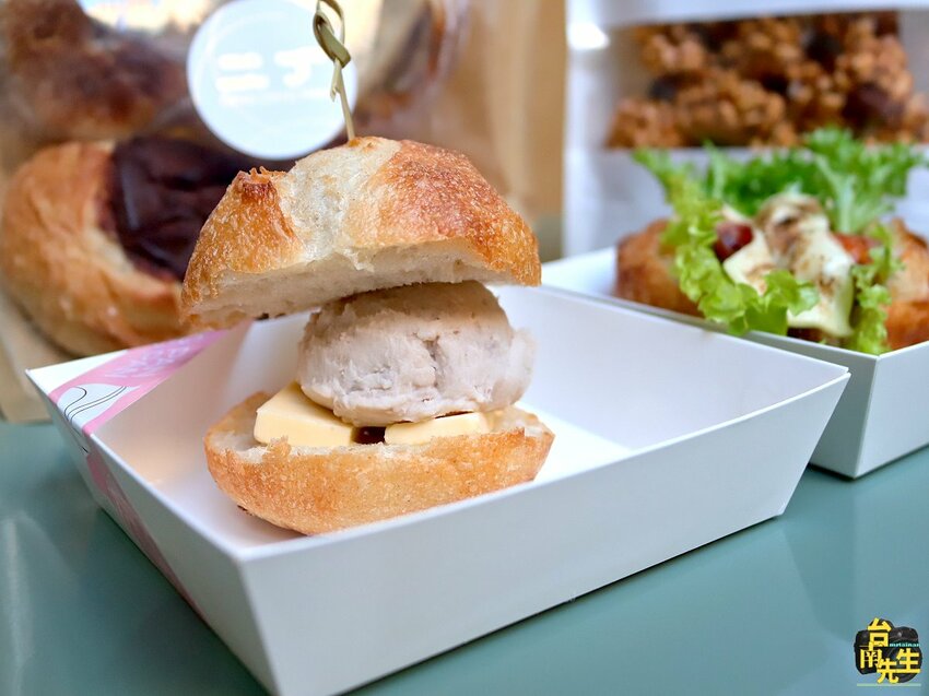 台南麵包店／隱身巷弄超低調迷你小店／沒有在地人帶路可能找不到／低糖低油嚴選天然原物料／不含防腐劑與化學香料／每日限量賣完為止晚來吃不到