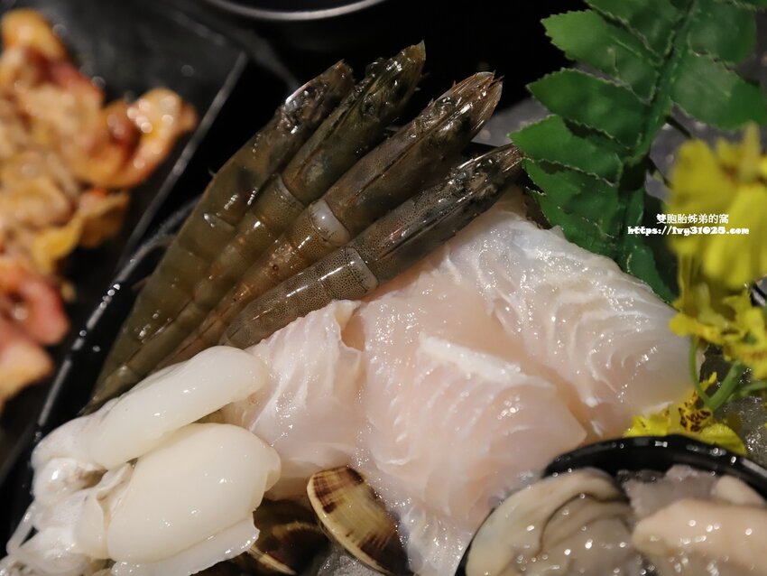 台灣火鍋第一品牌 – 肉多多火鍋高雄三多店 / 火鍋必吃名店 / 龍王麻辣鍋