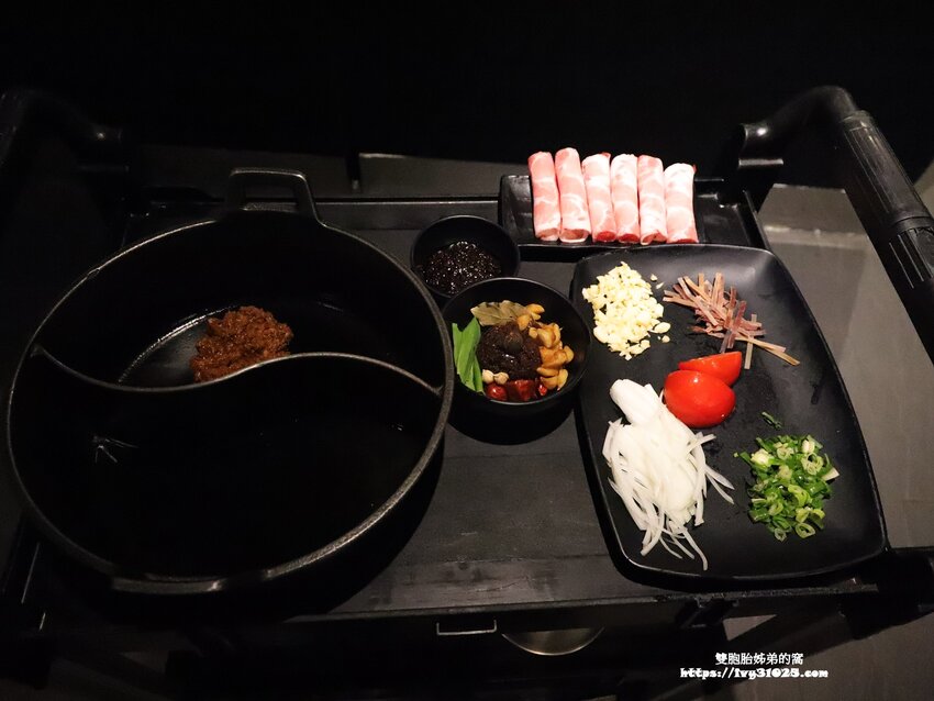 台灣火鍋第一品牌 – 肉多多火鍋高雄三多店 / 火鍋必吃名店 / 龍王麻辣鍋