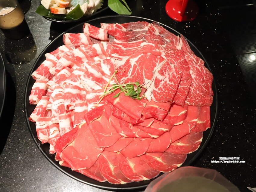 台灣火鍋第一品牌 – 肉多多火鍋高雄三多店 / 火鍋必吃名店 / 龍王麻辣鍋
