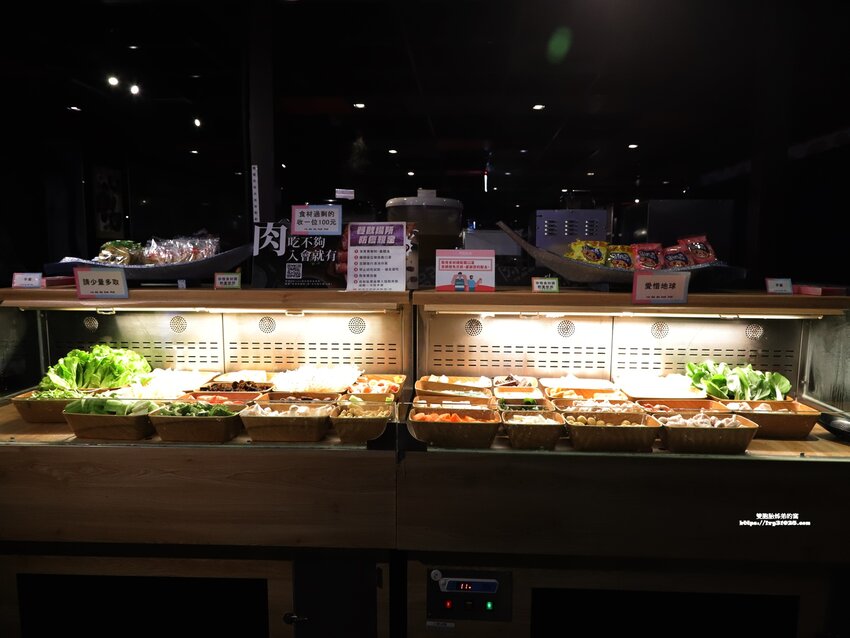 台灣火鍋第一品牌 – 肉多多火鍋高雄三多店 / 火鍋必吃名店 / 龍王麻辣鍋