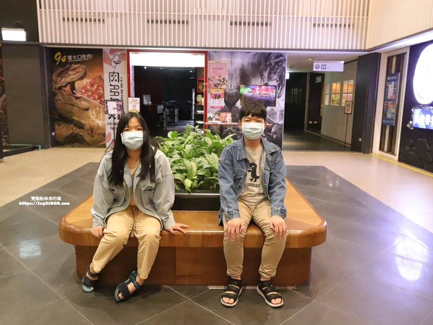 台灣火鍋第一品牌 – 肉多多火鍋高雄三多店 / 火鍋必吃名店 / 龍王麻辣鍋