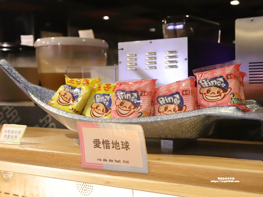 台灣火鍋第一品牌 – 肉多多火鍋高雄三多店 / 火鍋必吃名店 / 龍王麻辣鍋