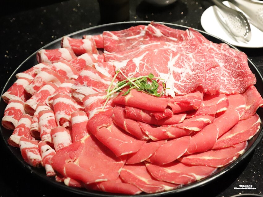 台灣火鍋第一品牌 – 肉多多火鍋高雄三多店 / 火鍋必吃名店 / 龍王麻辣鍋