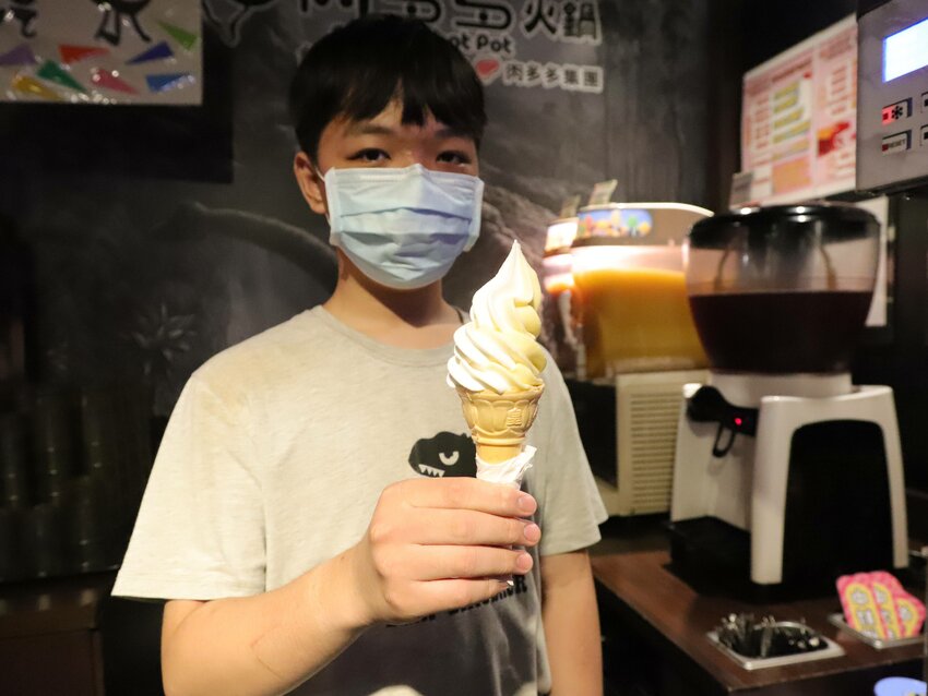 台灣火鍋第一品牌 – 肉多多火鍋高雄三多店 / 火鍋必吃名店 / 龍王麻辣鍋