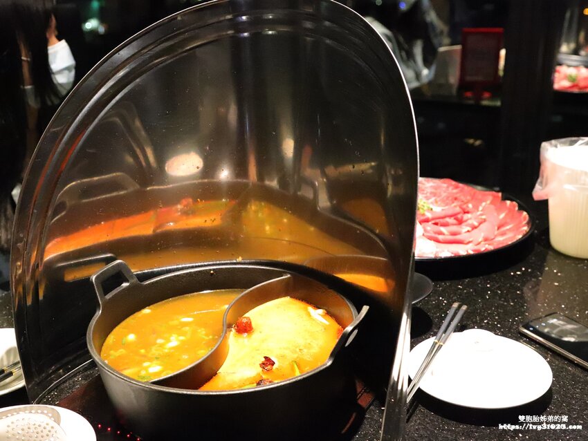 台灣火鍋第一品牌 – 肉多多火鍋高雄三多店 / 火鍋必吃名店 / 龍王麻辣鍋
