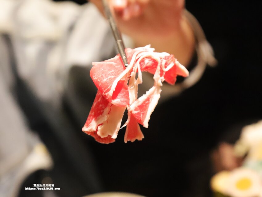 台灣火鍋第一品牌 – 肉多多火鍋高雄三多店 / 火鍋必吃名店 / 龍王麻辣鍋