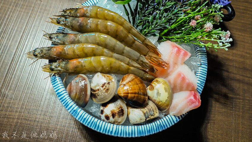 新店24小時屈臣氏,爆炒火鍋湯底,順新救護車,肉多多狂一鍋,狂一鍋菜單,新店火鍋,排骨酥火鍋,新店個人火鍋,七張站個人火鍋,新店小碧潭站火鍋