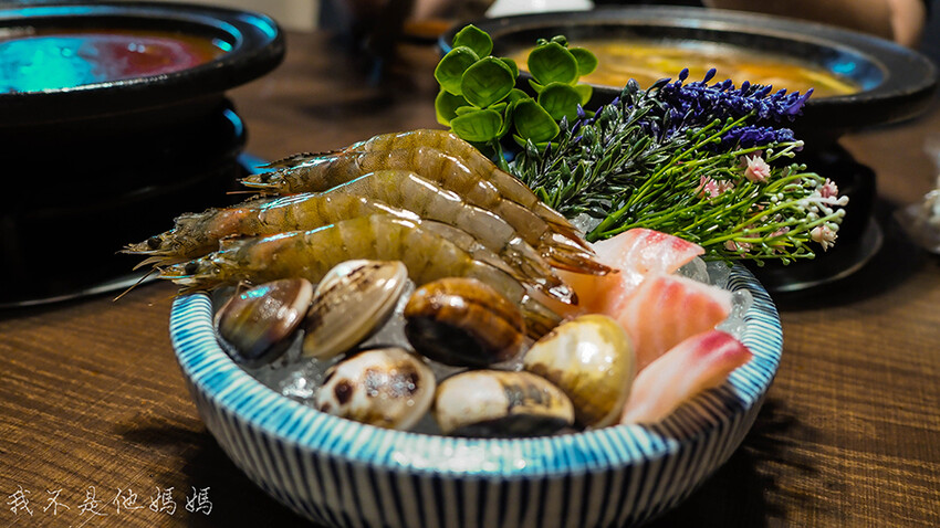 新店台式火鍋,捷運七張站台式火鍋,七張捷運站台式火鍋,新店爆炒火鍋,好吃火鍋湯底推薦,新店宵夜推薦,新店宵夜火鍋,新店宵夜麻辣鍋